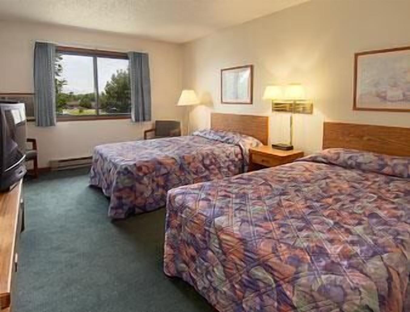 Hotel Baymont By Wyndham Oshkosh Airport Zimmer foto